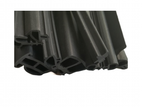 Solid rubber extrusion