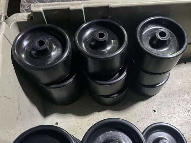 Custom Molded Solid Rubber Boat Rollers – Reliable Marine Hardware for Boat Trailer Manufacturing