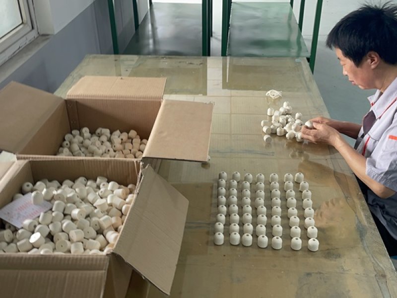 How the worker trim for custom molded rubber products？