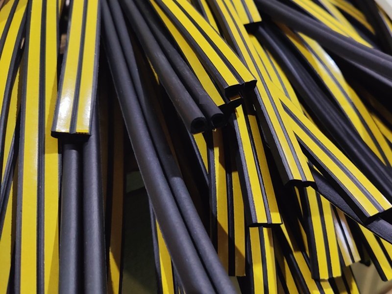 Extruded Rubber Profiles with Automatic Self-Adhesive Tape