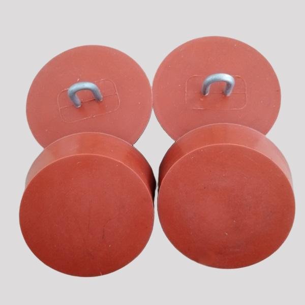 Rubber plug with metal pull hook